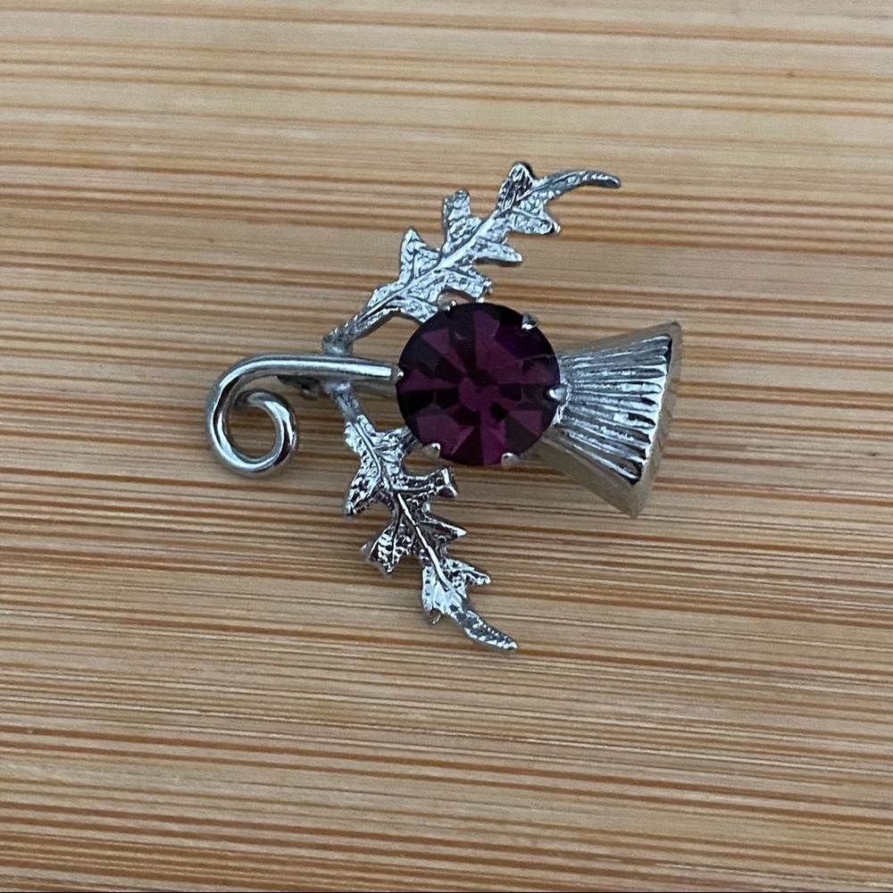 Vintage Silver Brooch Pin with Large Dark Purple Stone and Leaf Detail - Picture 6 of 10
